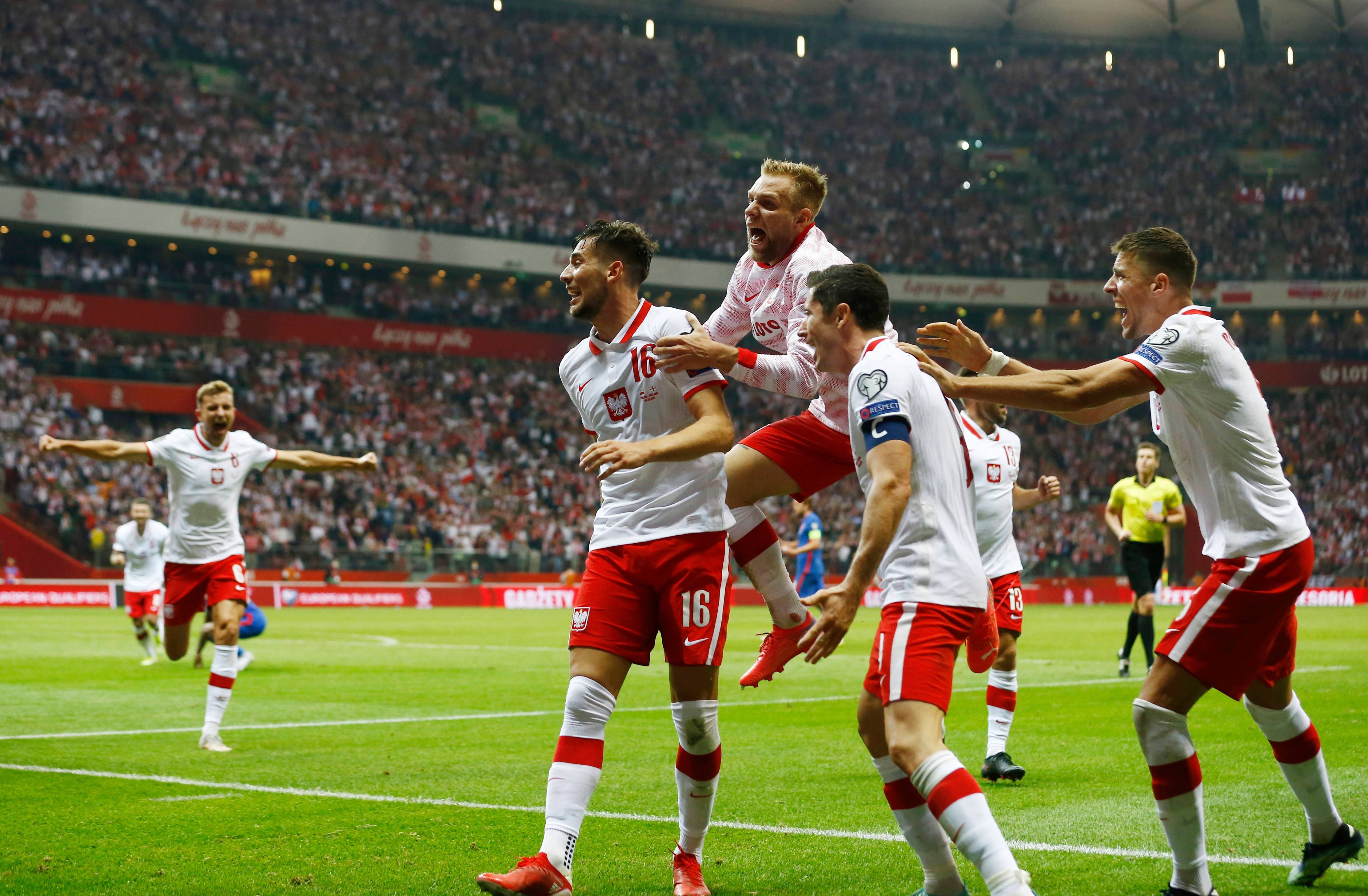 包含波兰队在欧预赛中积极作战，迎来一场胜利的词条