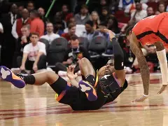 关于火箭队在NBA季后赛中遭遇两连败，面临淘汰的信息