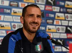 包含尤文图斯连续两轮未能取胜，博努奇称赞队友表现的词条